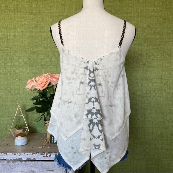 Loose Top with Metal Straps - Picture 5 of 8